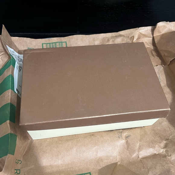 Elegant Black Patent Leather Heels - Picture 11 of 11